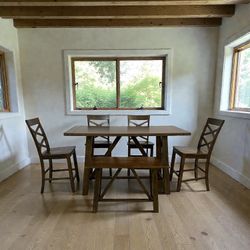 Cute Farmhouse Dining Set 