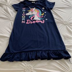 Little Girls Nightgown Size 10/hablo español