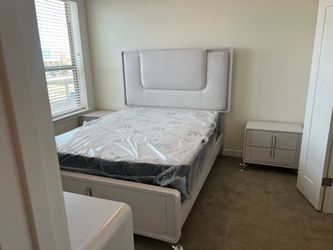 Furniture bedroom set  queen size
