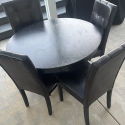 Small Kitchen, Round Table, And Four Chairs
