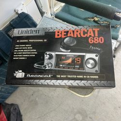 Uniden Bearcat 680 CB Radio New In Box 