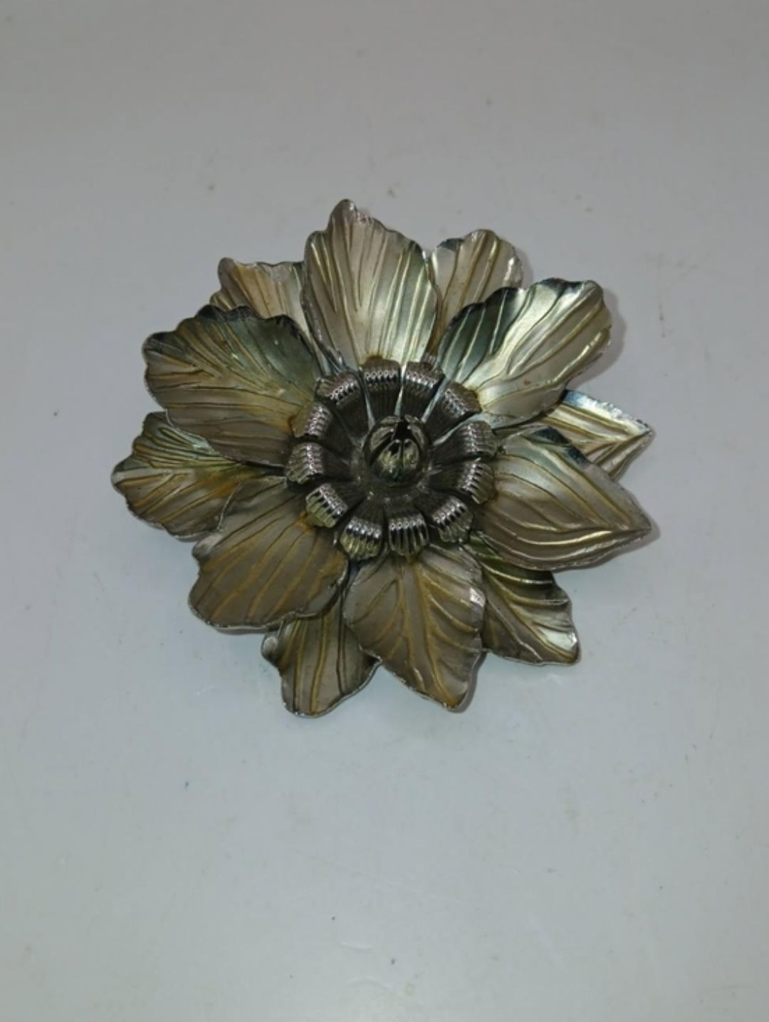 Vintage Silver tone flower brooch