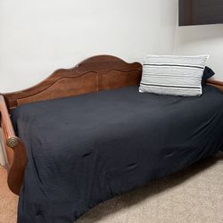 Twin Day Bed With Trundle And Mattresses 