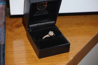14k White Gold With 1 Carat Diamond Wedding Ring  Size 6 Thumbnail