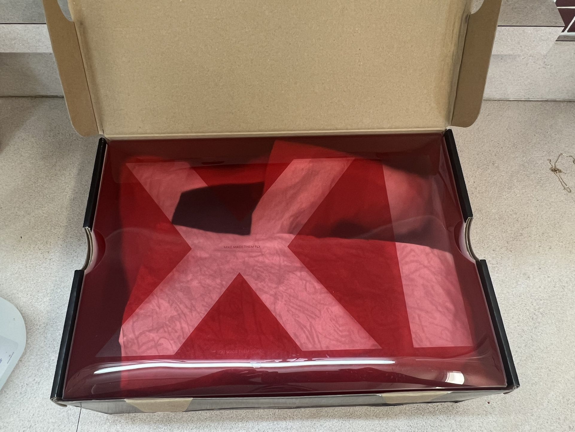 Air Jordan 11 Retro / Black/varsity Red-White 