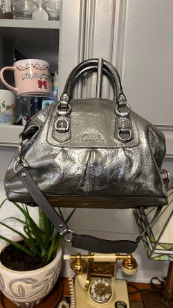 Coach handbag Size medium