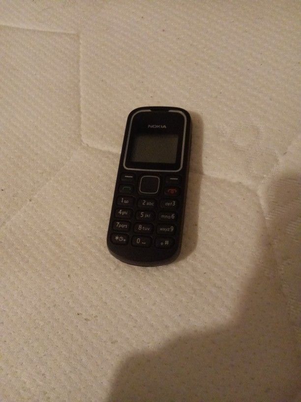 Nokia 1280 Uses 2.0 mm circular small pin connector for charging. 