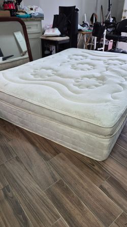 (Vail) DENVER MATTRESS & BOXSPRING!