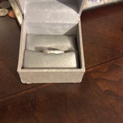 10k White Gold Diamond Band Size 7