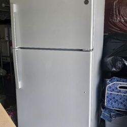 GE 21.9 Cu. FT. GARAGE READY TOP FREEZER 