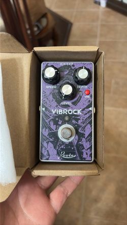 Rowin Vibrock Guitar Pedal