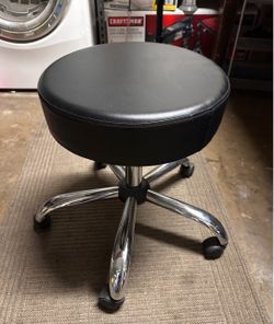 Round Swivel Drum Throne