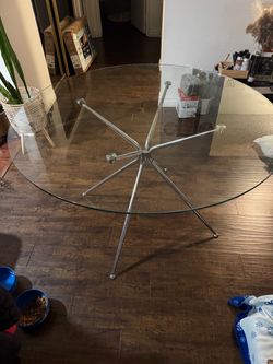 Round glass Dinner Table