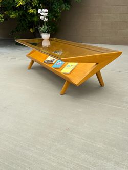 MID CENTURY magazine Table