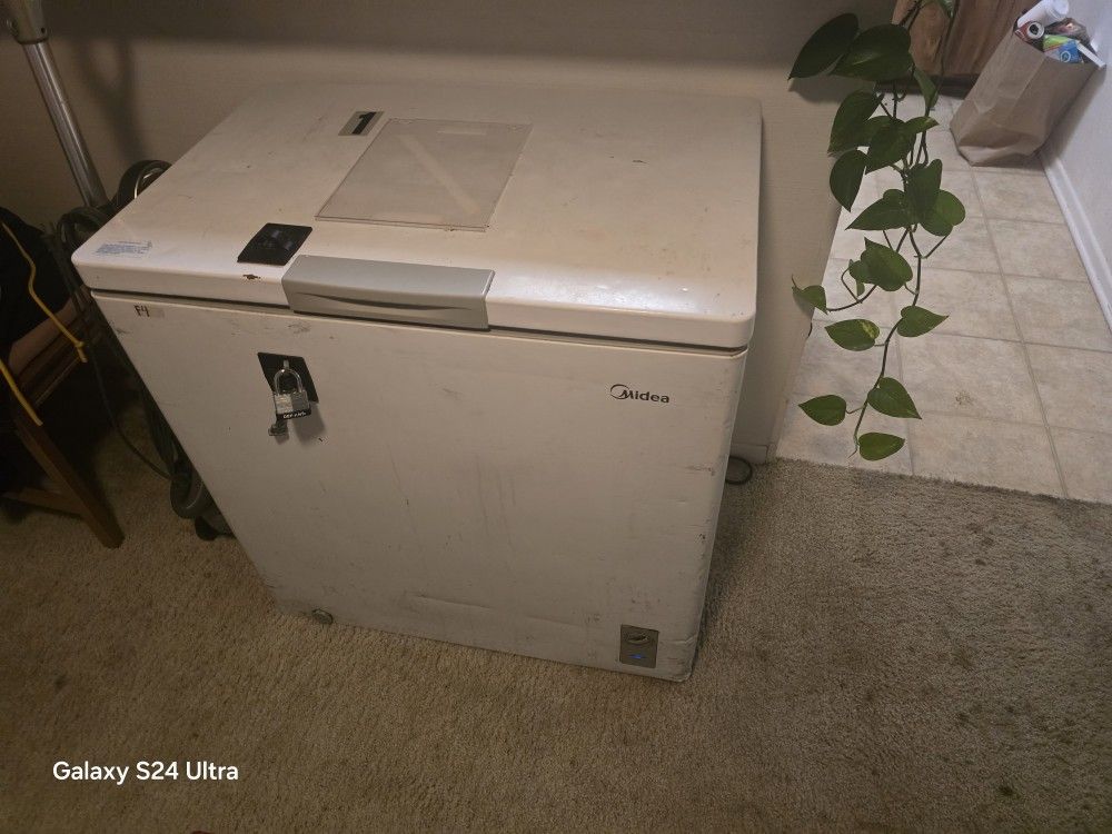 Midea 7-cu ft Garage Ready Chest 