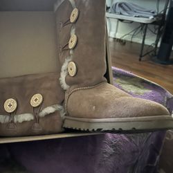 Uggs 2 Black. One Tan Sizes 6 And 7