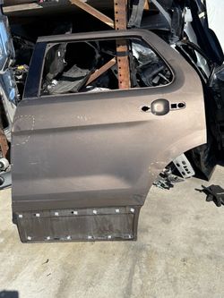 Lh rear door ford explorer 2011-2019