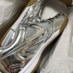 Nike Gato LV8 Size 9.5mens