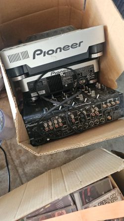 Pioneer DJM 800 Mixer And 2 Cdj 800