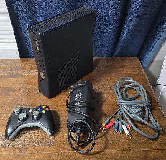 ๐ฎ Xbox 360 Slim Bundle โ $100 โ Great Condition