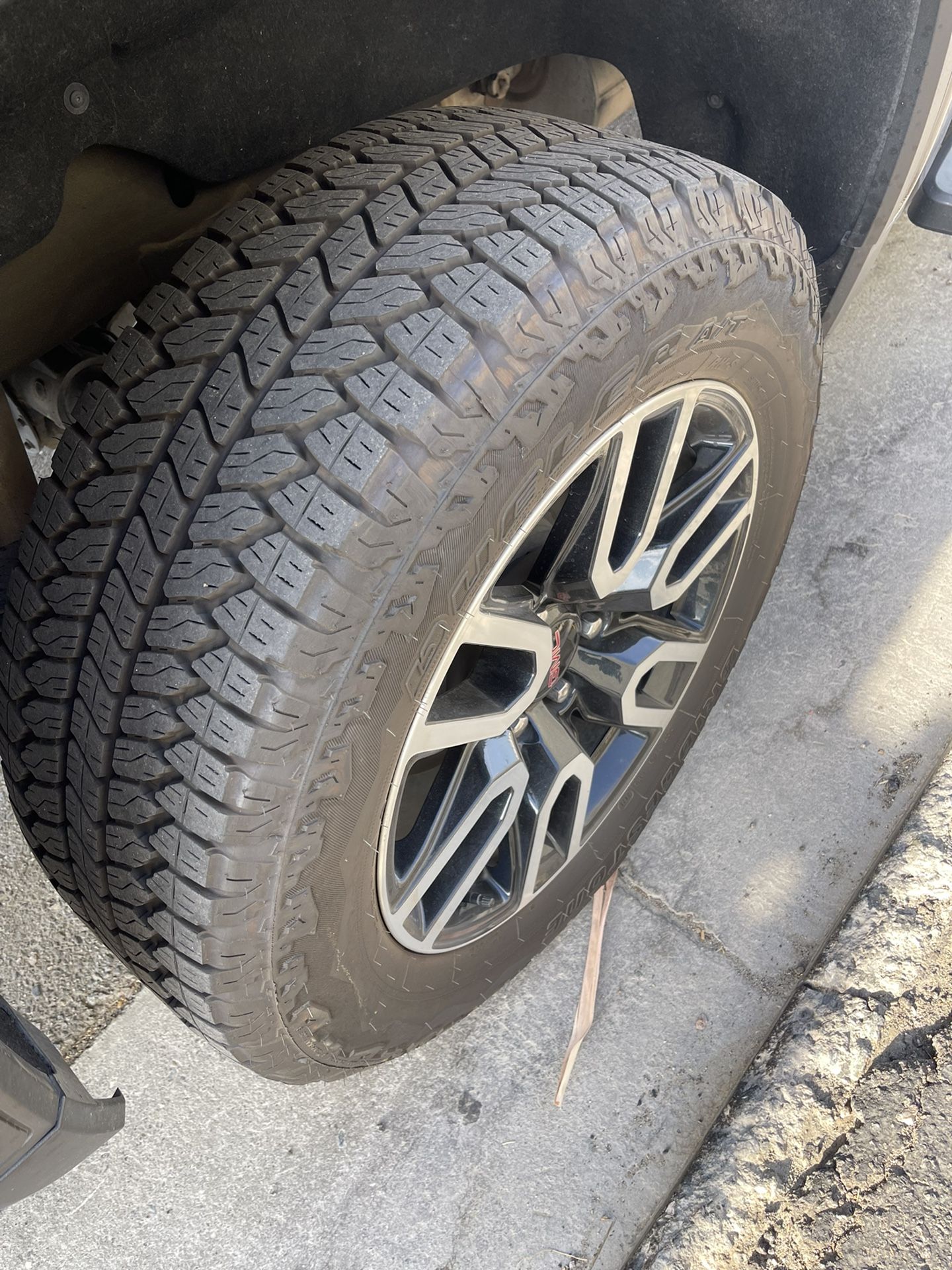 GMC Sierra AT4 Bridgestone Tires