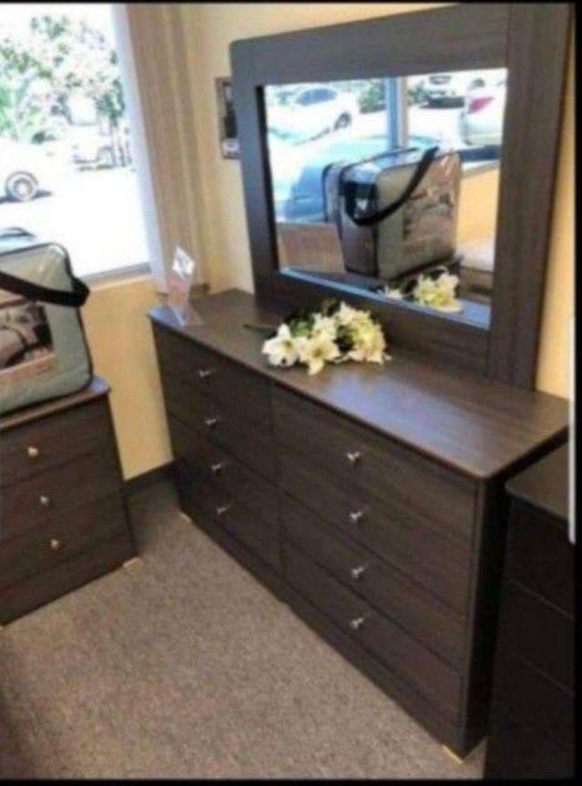 8 Drawer Compress Wood Dresser With Mirror 