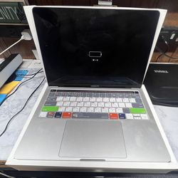 2020 Macbook Pro w/Case (256gb)