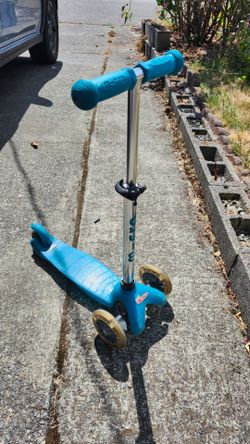 Micro mini scooter withlight up wheels ages 2-5