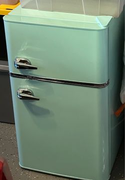 Insignia mini fridge
