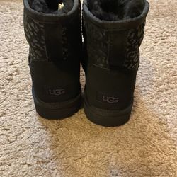Black Leopard Mini Ugg’s Size 8