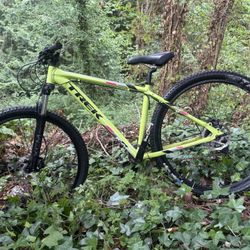 Trek Marlin 5 Mountain Bike 