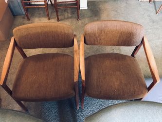 Authentic 1980s Padded chairs of 4 $30 only for all Chairs comes from pet free smoke environment No rips or tears Please read description