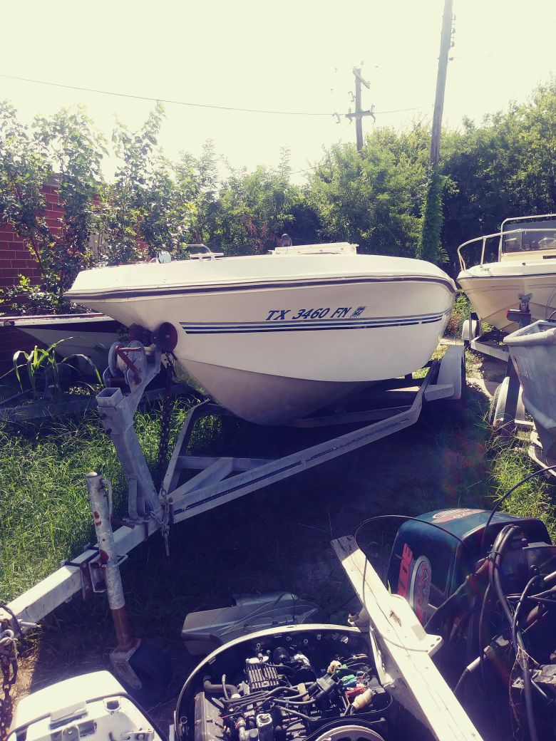 BOAT FOR SALE 1000$ SOLID HULL NO SOFT SPOTS