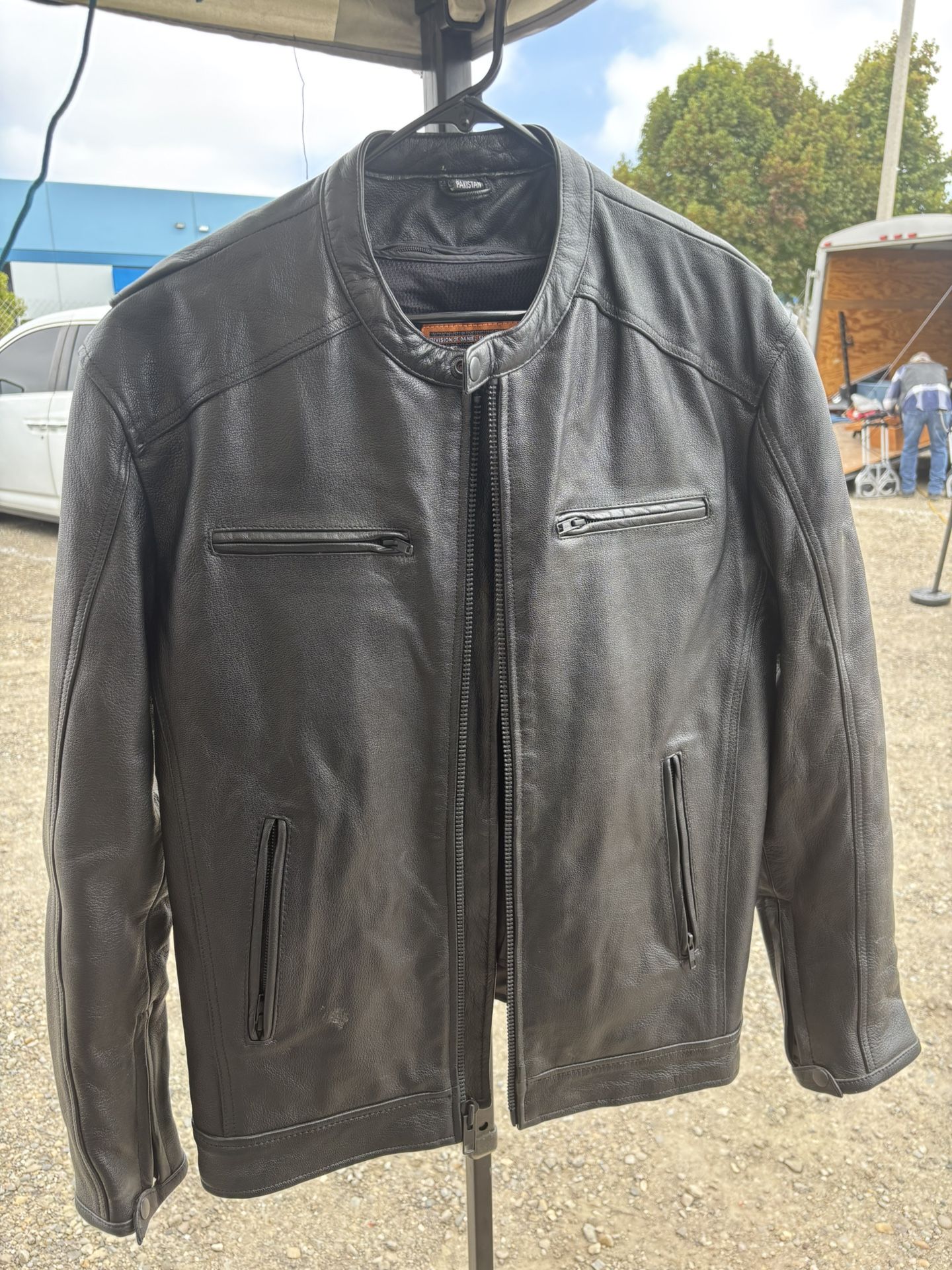 Men’s Leather Jacket (Large-Brand New)