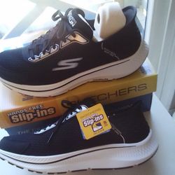 NEW in Box Men's Size 11 Skechers 