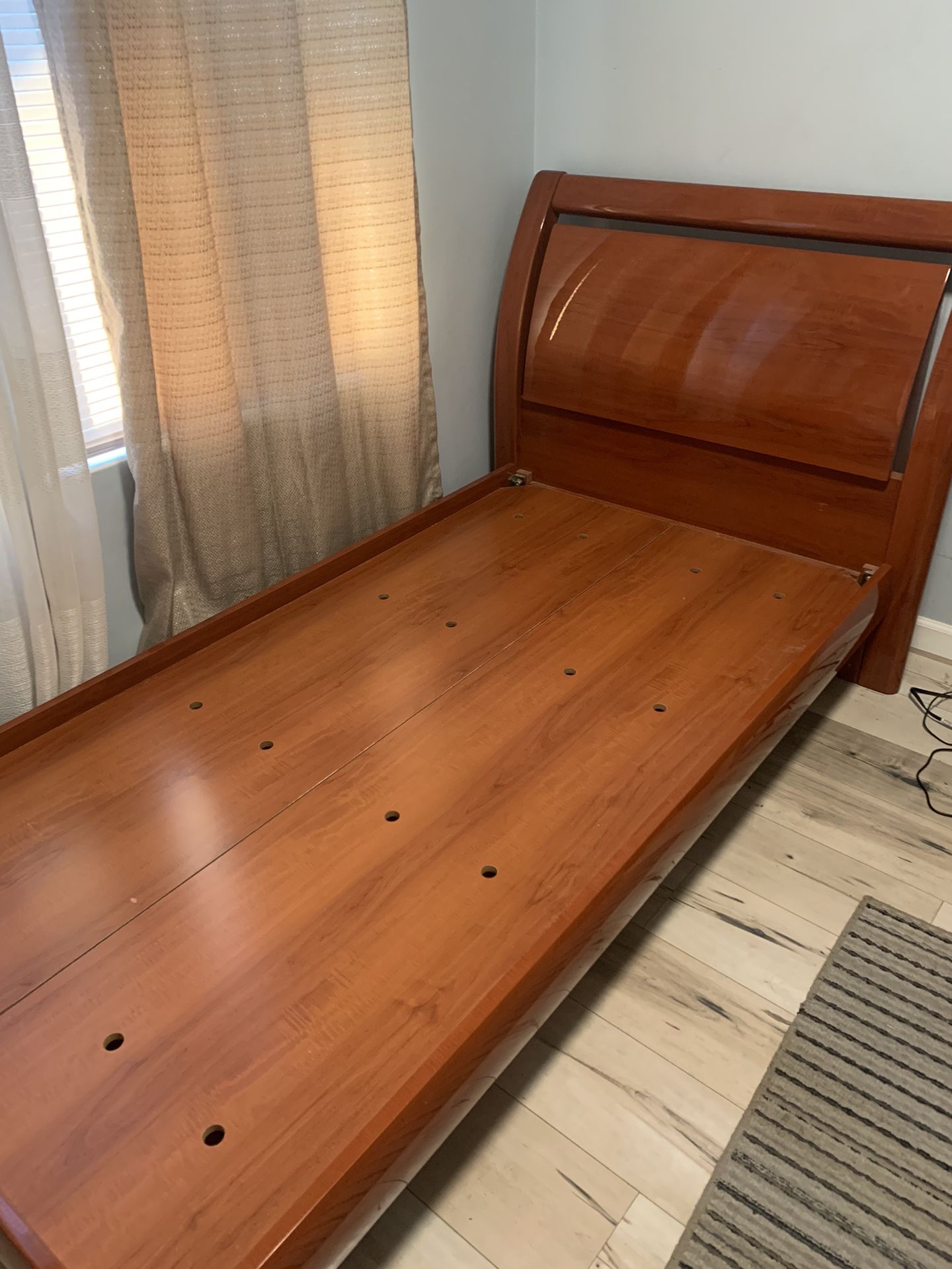 Twin Platform Bed With Storage Compartment 