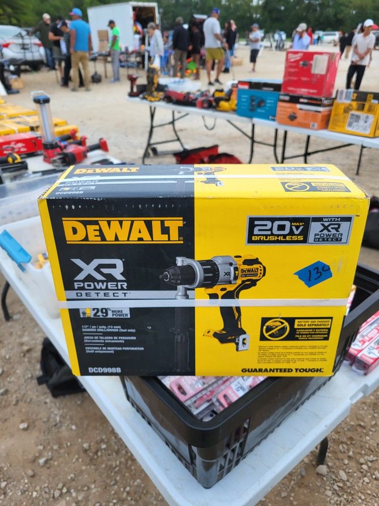 Dewalt 20 Volt hammer Drill 