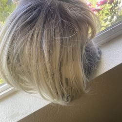 Peluca de pelo blanco con  café claro