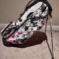 OGIO GOLF BAG Brand New only used at the range. Ogio Fuse Stand Bag Aloha Palms 🌴 W/Rain Cover. Very Light Weight. Logo From Butterfield Coutry Club.