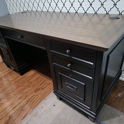 Office desk 2024 nebraska furniture mart