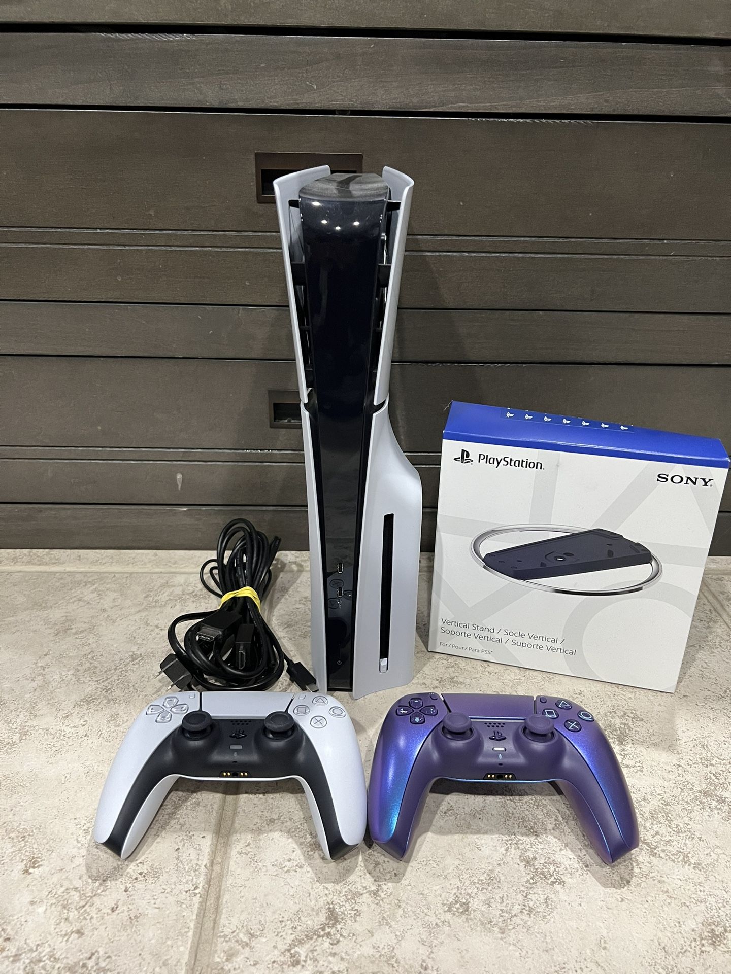 1TB PS5 Slim Disc With Two Controllers