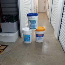 100 Lb Containers Of Granular Shoçk For$250 Each