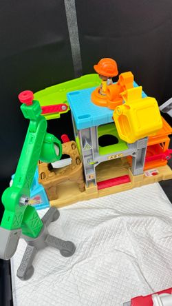 Kids Construction Playset with Crane – Great Condition 🚧🏗️