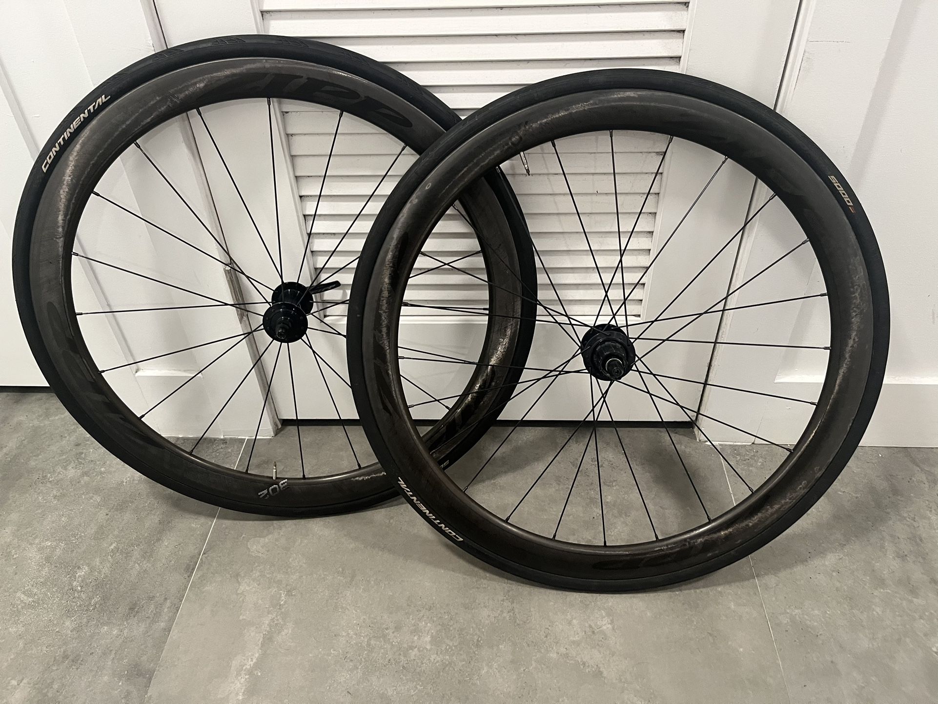 Zipp 302 Carbon Wheelset 11 Speed Clincher Tubeless