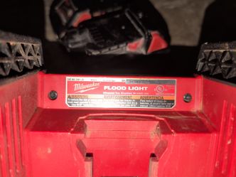 Milwaukee M18 LED Flood Light (2361-20) + 2 Working M18 Batteries