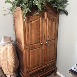 Armoire Sold Oak Slid Outs And Drawers $100 Pick Up Only