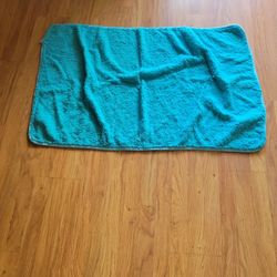BARHROOM RUG  BLUE
