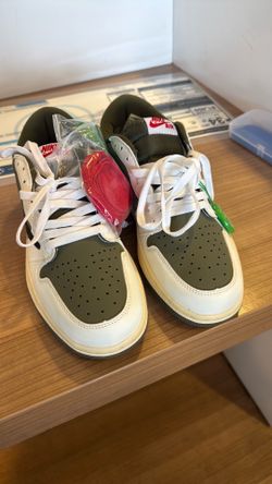 Travis Scott medium olive