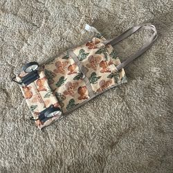 Zipper Tote on Wheels 