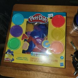 (NEW) 6 PLSY-DOHS WITH ABC CUTTERS